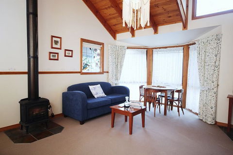 Cottages On Edward - Accommodation Guide 1