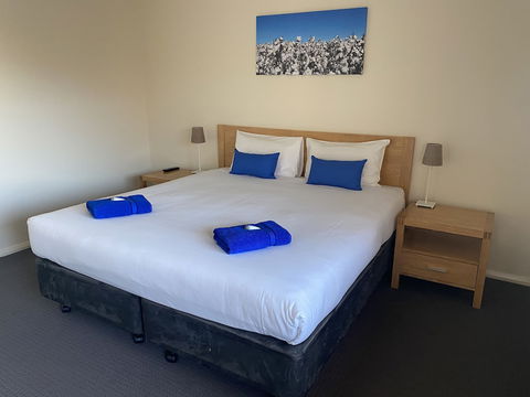 Bishop's Lodge Motor Inn - Accommodation Asia 5