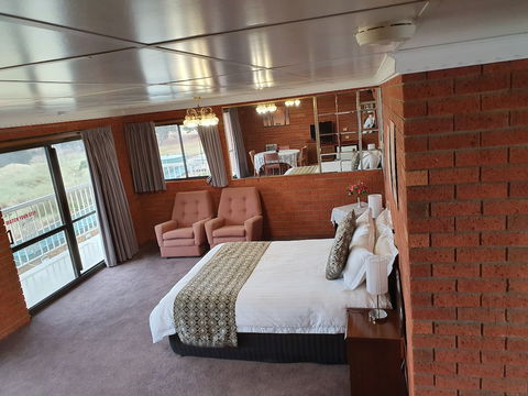 Waterloo Point - Accommodation Guide 4