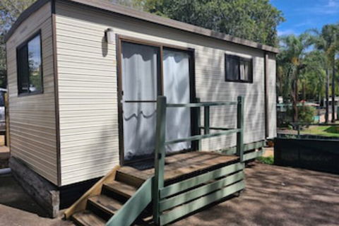 Shady Willows Holiday Park & YHA - Accommodation Asia 0
