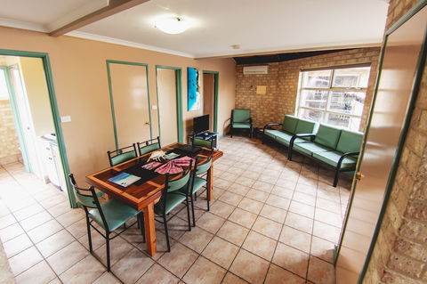 Yot Spot Apartments - Accommodation Guide 4