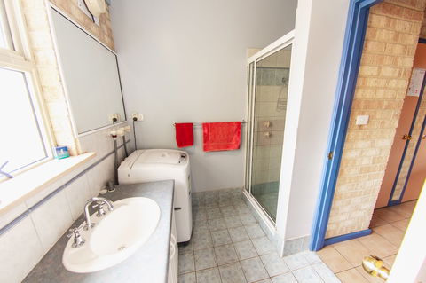 Yot Spot Apartments - Accommodation Guide 1