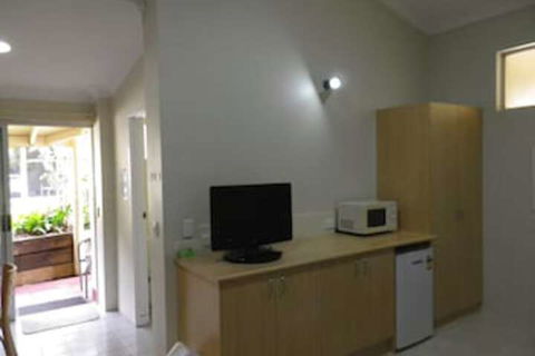 Ocean Shores Motel - Accommodation Asia 6