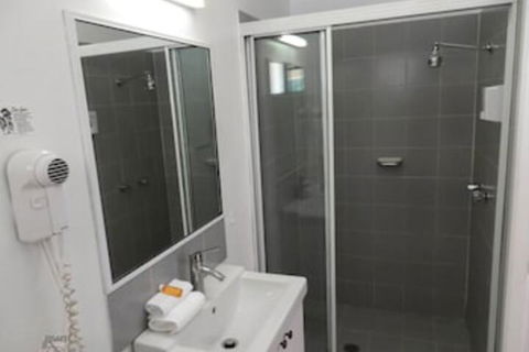 Ocean Shores Motel - Accommodation Asia 4