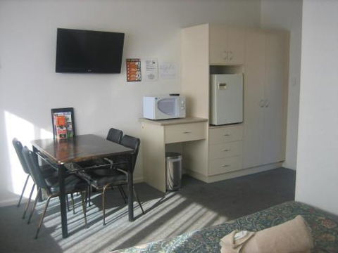 Golden Hills Motel - Accommodation Asia 2