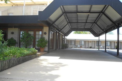 All Seasons Motor Lodge - Accommodation Guide 2