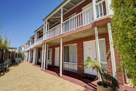 The Jetty Resort - Accommodation Guide 1