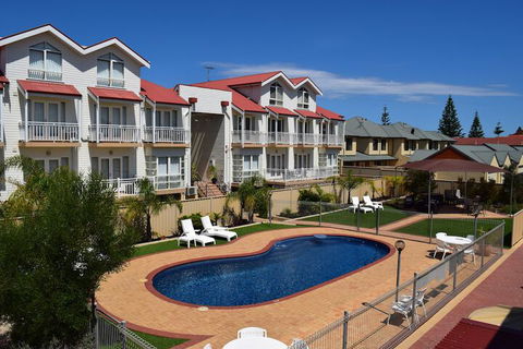 The Jetty Resort - Accommodation Guide 3