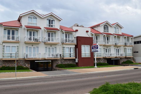 The Jetty Resort - Accommodation Guide 2