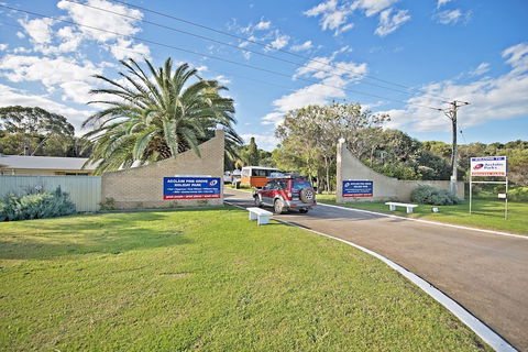 Acclaim Pine Grove Holiday Park - Accommodation Guide 0