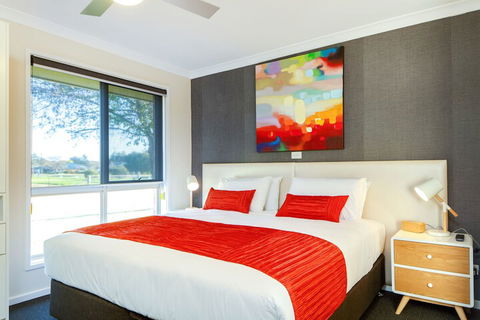 Howlong Golf Resort - Accommodation Guide 7