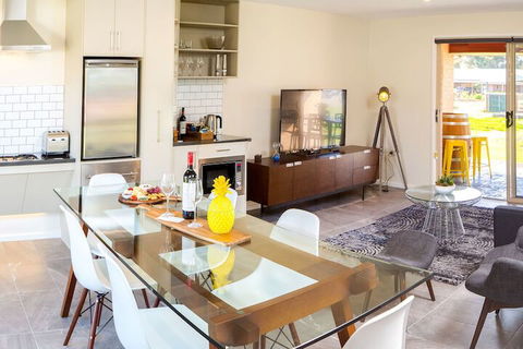 Howlong Golf Resort - Accommodation Guide 4