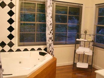 Tudor Cottages Mt Dandenong - Accommodation Asia 4