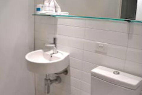 Royal Stays Apartments Docklands - Accommodation Asia 7