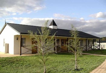 Luxury Apartments At Brookleigh - Accommodation Asia 4