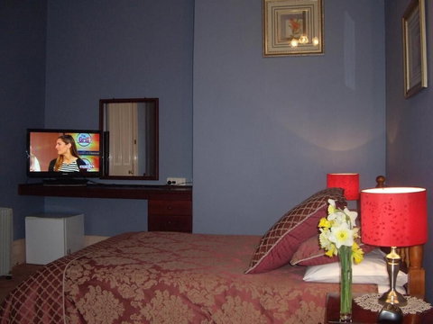 Lucinda B&B - Accommodation Guide 5