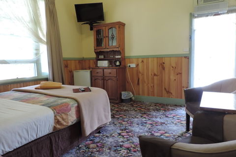 Snug As A Bug Motel - Accommodation Guide 4