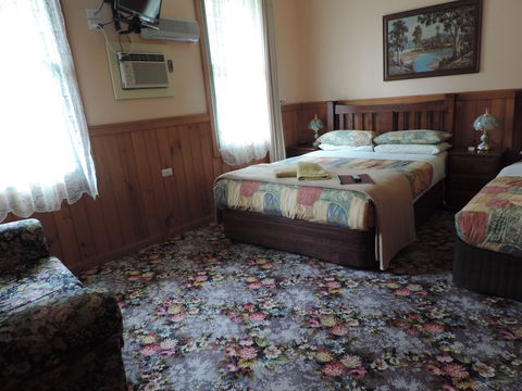 Snug As A Bug Motel - Accommodation Guide 5