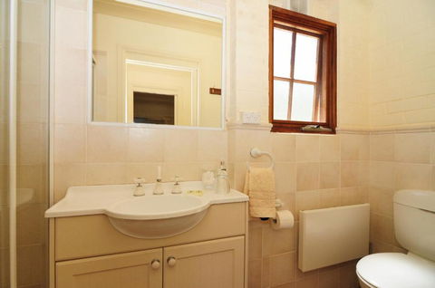 Daisy Cottage - Accommodation Guide 6