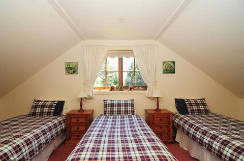 Daisy Cottage - Accommodation Guide 2