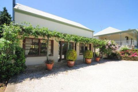 Daisy Cottage - Accommodation Guide 0