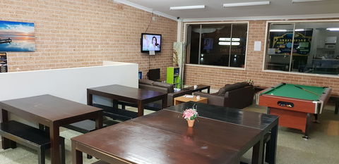 The Entrance Backpackers - Hostel - Accommodation Guide 2