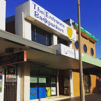 The Entrance Backpackers - Hostel - Accommodation Guide 0