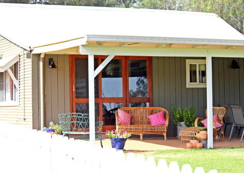 Outback Cellar & Country Cottage - Accommodation Asia 6