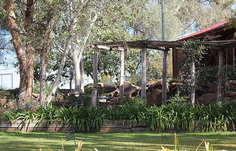 Outback Cellar & Country Cottage - Accommodation Asia 4