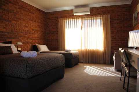 Sugarloaf Motel - Accommodation Guide 6