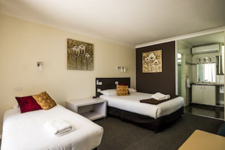 Yeoval NSW Accommodation Asia