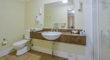 Golden Guitar Motor Inn - Accommodation Asia 6