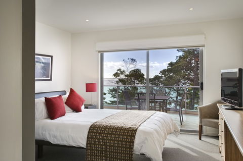 The Waves Apartments - Accommodation Asia 5