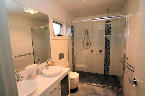 Bridport Holiday Rental - Accommodation Guide 4