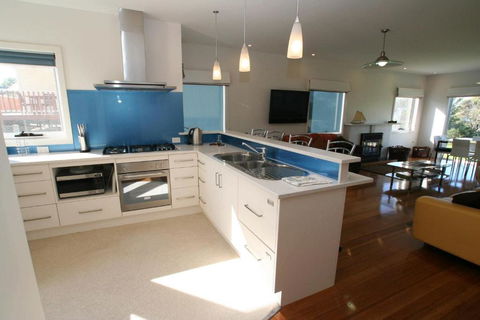 Bridport Holiday Rental - Accommodation Guide 2