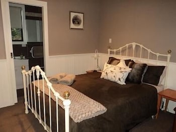 Forest Lodge Chalets - Accommodation Guide 0