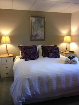 Forest Lodge Chalets - Accommodation Guide 1