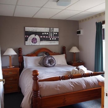 Forest Lodge Chalets - Accommodation Guide 3