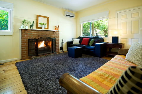 Apple Tree Cottage - Accommodation Asia 6