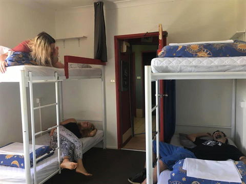 Beachside Backpackers - Accommodation Guide 1