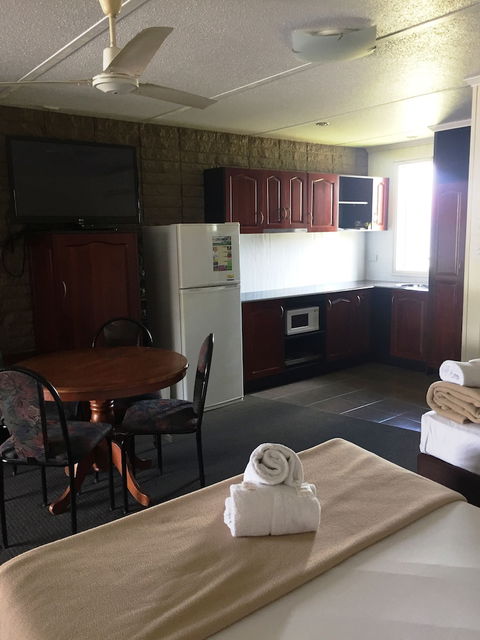 Country Plaza Motor Inn - Accommodation Asia 6