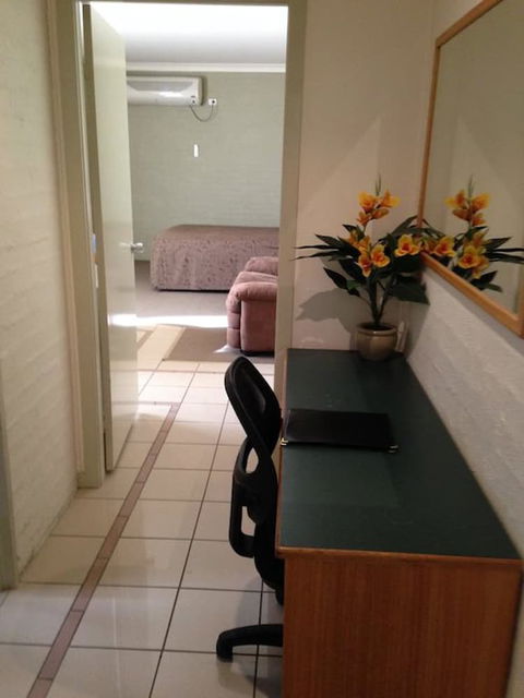 Francis Phillip Motor Inn - Accommodation Guide 6
