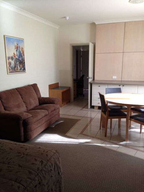 Francis Phillip Motor Inn - Accommodation Guide 4