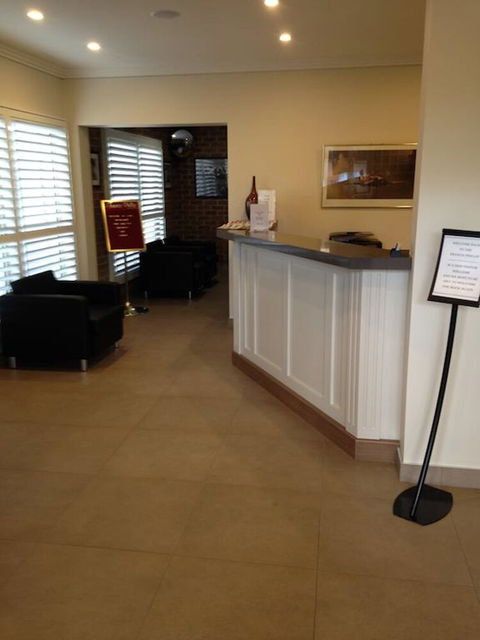 Francis Phillip Motor Inn - Accommodation Guide 3