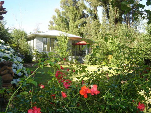 Dalrymples Guest Cottages - Accommodation Asia 6