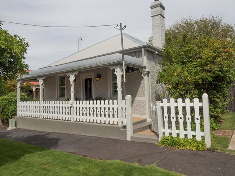 Cottage 79 - Accommodation Guide 1