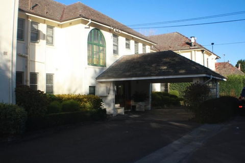The Dormie House - On The Golf Course - Accommodation Guide 0