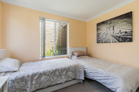 Ocean Keys Cottage - Accommodation Guide 6