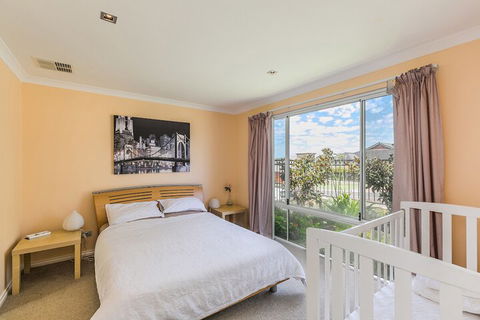 Ocean Keys Cottage - Accommodation Guide 4