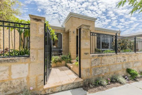 Ocean Keys Cottage - Accommodation Guide 0